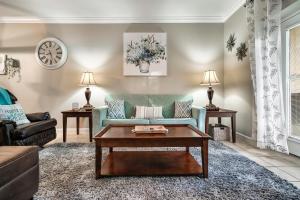 Luxury Condo, Sleeps 6, 3.2 Miles to Dollywood