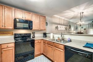 Luxury Condo, Sleeps 6, 3.2 Miles to Dollywood
