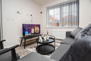 Solid Mirror Modern Riverside Home, Doncaster