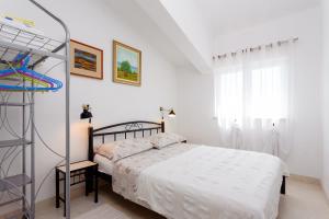 Apartments by the sea Cove Gornja Krusica, Solta - 20021