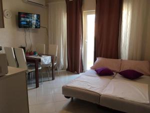 Apartments with parking space Kastel Novi, Kastela - 22244