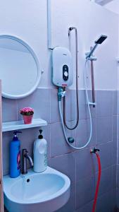 COZY, FAMILYSTAY, BAYAN LEPAS, only 4pax, 1car parking