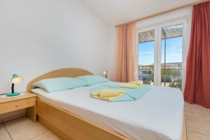 Apartments with parking space Pirovac, Sibenik - 22646