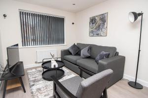 Solid Mirror Modern Riverside Home, Doncaster