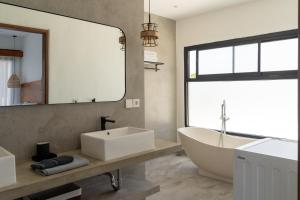 new Villa Mila, Bingin