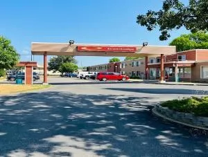 Econo Lodge - Becker