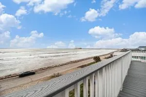 Mahi House Beachfront Paradise - Surfside