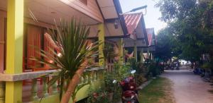 Black & White Bungalows