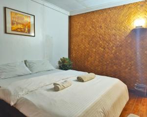 Lokal Hut Bed and Breakfast