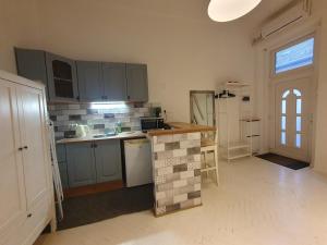 Vintage near Boulevard with AC AFTER RENOVATION