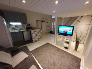 Vintage near Boulevard with AC AFTER RENOVATION