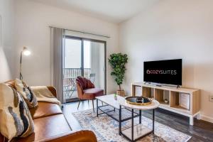 Astonishing CozySuites on I-35 with pool &parking #08