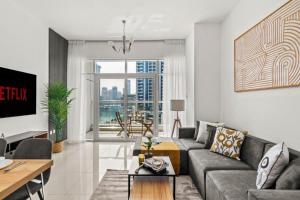 Lavish 2BR with Charming Marina View