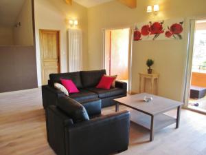 appartement T3 dans propriété de 5000m2 avec piscine