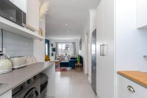 Three Anchor Bay 2BR Near Beach Cafes & Promenade