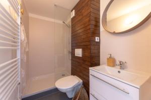 Unique Escape Glamping in the Heart of Prague with Hot Tub and Vysehrad Castle View