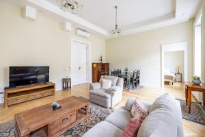 Graceful & Cozy Dream Home next to the Opera House