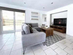 Modern and Elegant house with swimming pool - 维勒希尔