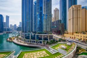 Lavish 2BR with Charming Marina View