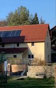 Haus am Berzdorfer See - 3 Schlafzimmer - ganzes Haus zur Alleinnutzung - Terrasse - hochwertige Ausstattung - Bernstadt