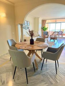 Magna Marbella 2 Bed apt with speacular sea views