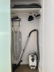 Penthouse Sky View Apartment CBD 2BR Apartment Balcony Spa Access Sleeps 6