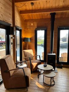 NEW - Private Cabin - on a lake near Amsterdam