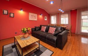 Lovely Home In Sisan With Wifi