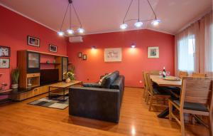 Lovely Home In Sisan With Wifi