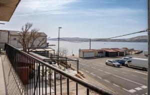 1 Bedroom Lovely Apartment In Karlobag