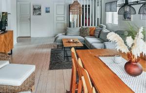 Four-Bedroom Holiday Home In Hjalteby