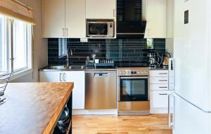 Four-Bedroom Holiday Home In Hjalteby