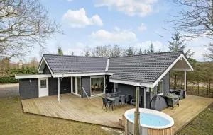 Lovely Home In Hadsund With Kitchen - Haslevgårde