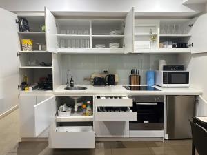 Penthouse Sky View Apartment CBD 2BR Apartment Balcony Spa Access Sleeps 6