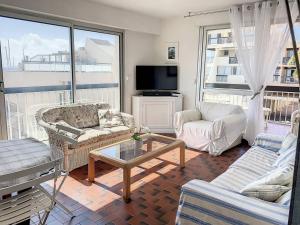 Spacieux T3 avec piscine et parking à La Favière - FR-1-610-8