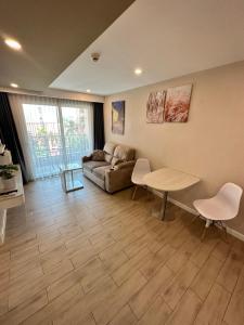 Seven Seas Jomtien 4 floor pool view