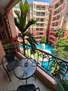 Seven Seas Jomtien 4 floor pool view