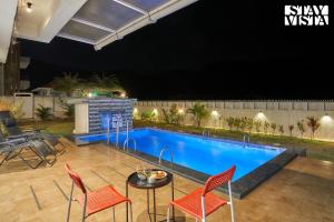 StayVistas Kaarma Villa - Valley-View Villa with Outdoor Pool, Lawn featuring a Gazebo & Machan