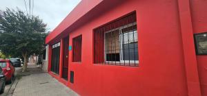 Casa una habitacion con tres camas,patio, totalmente equipada