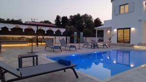 Montis villa sea view heated pool