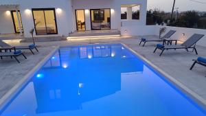Montis villa sea view heated pool