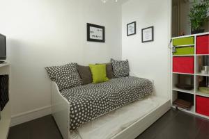 Paris 16 -near Champs-Elysées 75m2