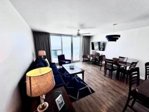 Pelican Beach 2004 by Pelican Beach Management