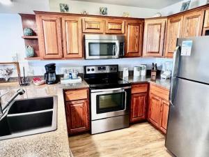 Pelican Beach 2004 by Pelican Beach Management