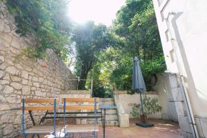 La Verrière by la Maison de Marc- Poitiers Centre - parking et terrasse