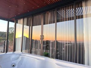 GoldenView+ Aire acondicionado+Jacuzzi (a 15 km de Monteverde)