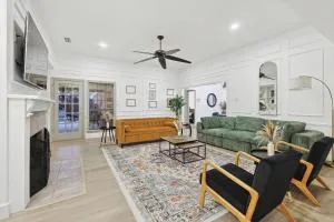 Beautiful 5BR 2BA DeSoto Holiday Home with Pool - 邓肯维尔