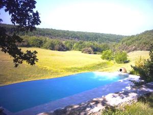 MAISON 8 à 10p, piscine, parc, campagne sans voisin en Drôme provençale