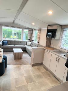 KMC-Country Breaks Bideford Bay At Glade