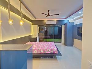 Siddha Xanadu Studio, Poolside Near Airport, CC2 Mall